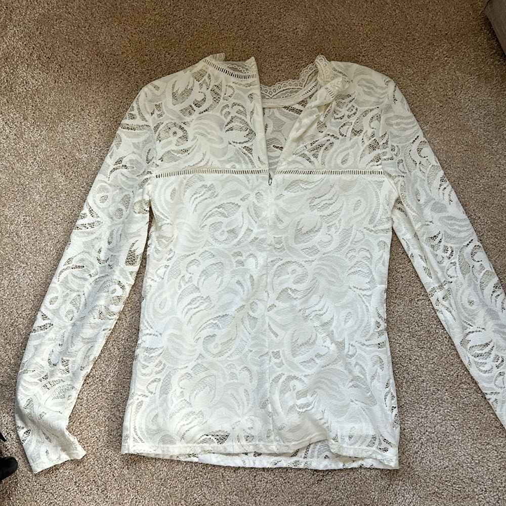 NWT lace top - Picture 3 of 5